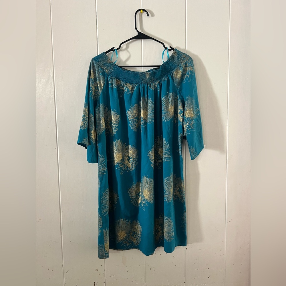 Kahulale’a off-Shoulder Dress 
Size medium
